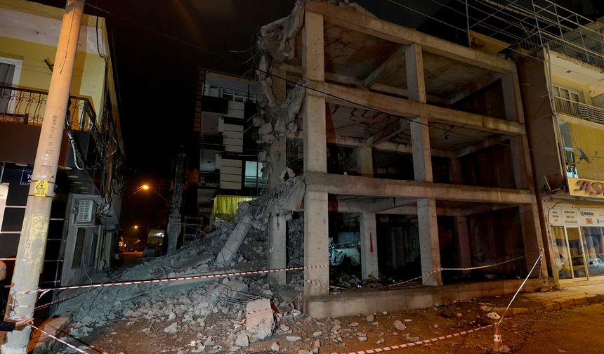 İzmir’de yıkım faciası: Beton bloklar komşu eve düştü