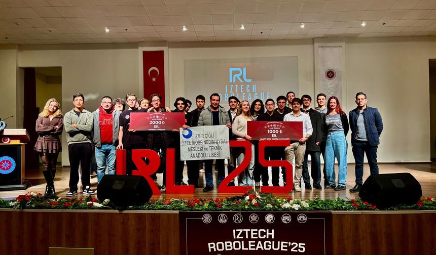 RoboLeague 2025’te büyük başarı: Özel İzmir Atatürk OSB lisesi öğrencileri ödülleri topladı