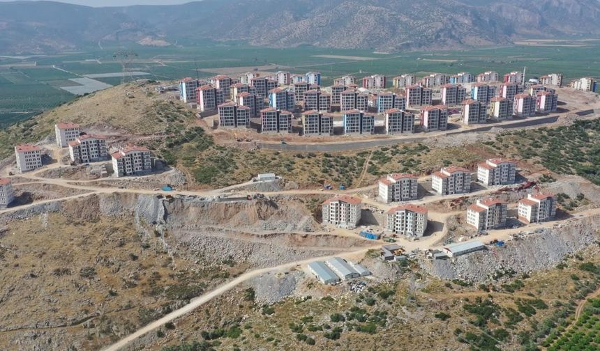 Selçuk’ta TOKİ mağduriyeti masaya yatırıldı: Şov değil, çözüm peşindeyiz