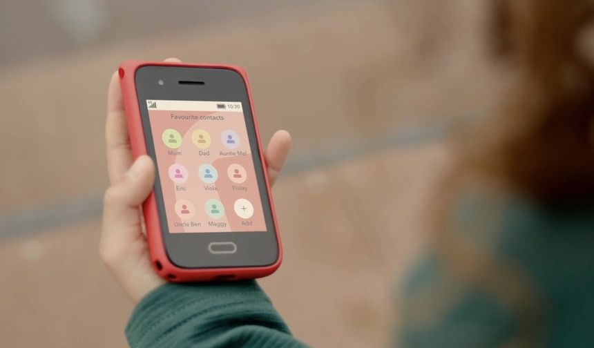 Ebeveynlere müjde: Çocuklar için akıllı telefon geliyor!