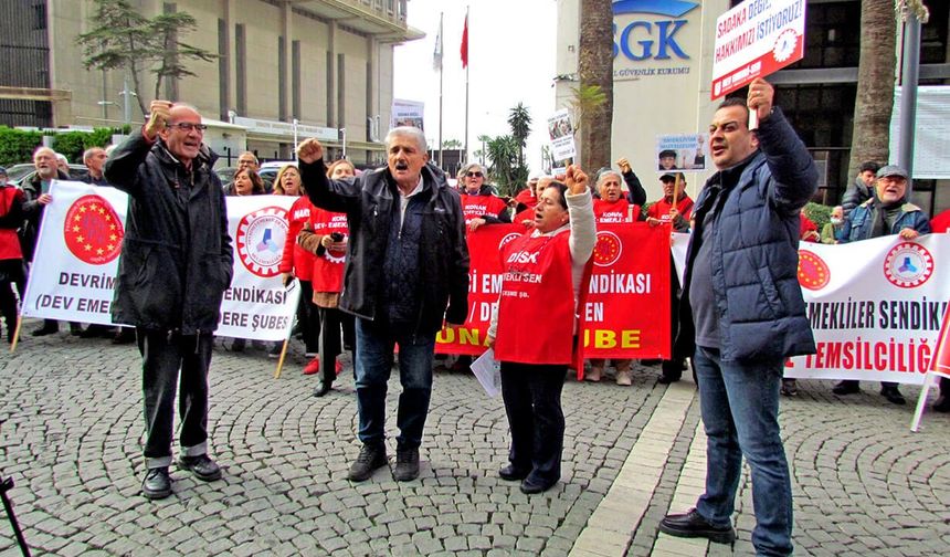 İzmir’de emeklilerden maaş zammına tepki: En düşük emekli maaşı asgari ücret olmalı