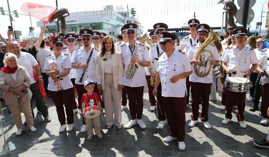 Karşıyaka Belediyesi’nden sokaklarda müzik şöleni