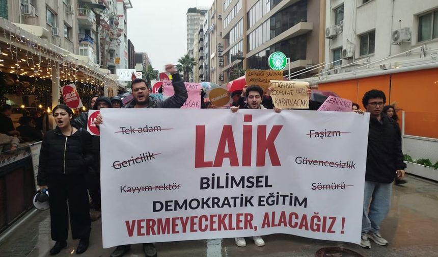 İzmirliler laiklik için yürüdü: Karanlığa teslim olmayacağız!