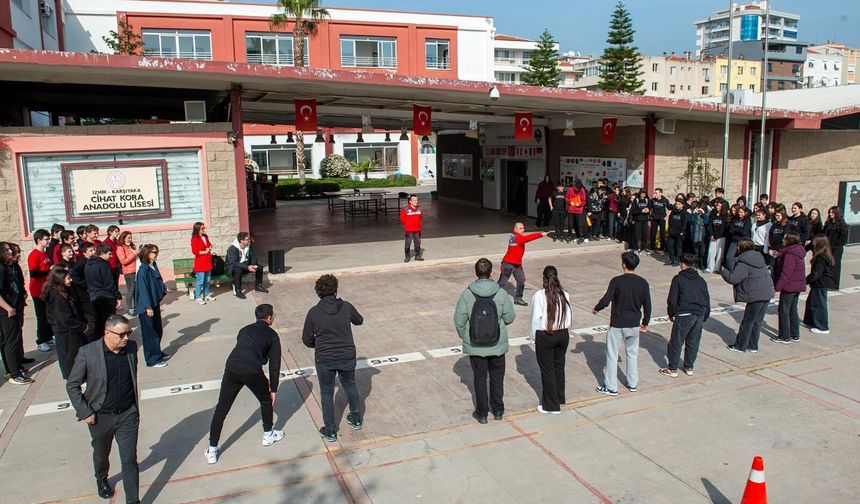 Karşıyaka'da afet farkındalığı eğitimi