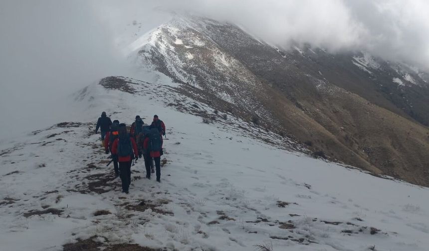 Manisa'da kaybolan amatör dağcıyı arama çalışmaları devam ediyor: İzmir dahil 4 ilden ekipler sahada
