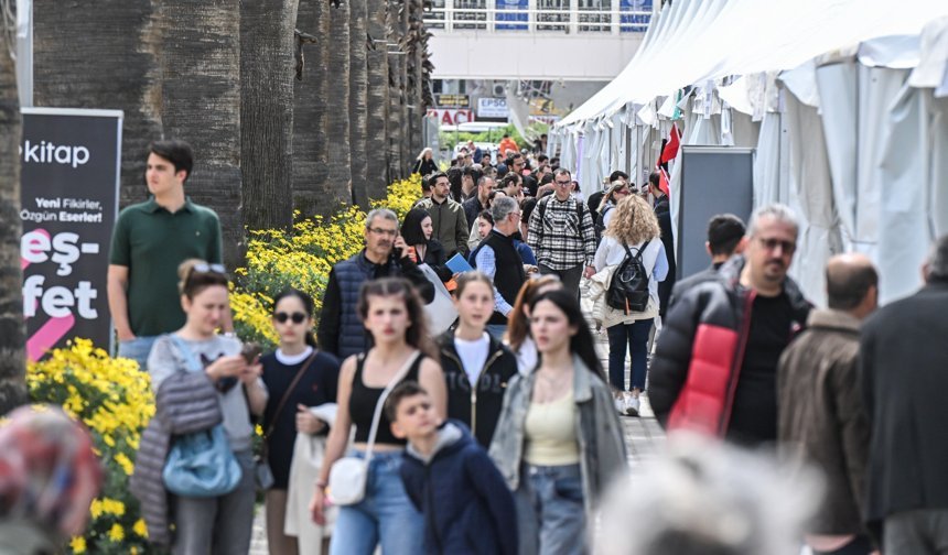 İZKİTAP’ta yapay zeka eleştirisi: İyi değil ama satılıyor!