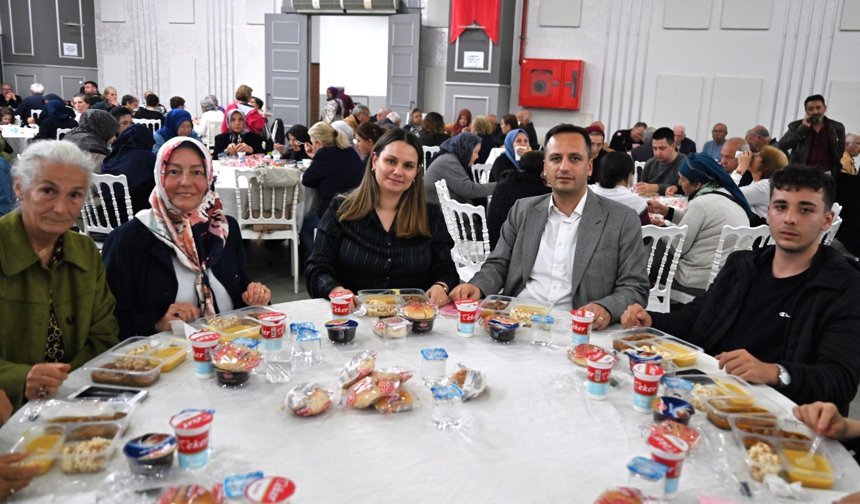 Bornova Belediyesi'nden dayanışma yemeği: 4 bin aileye destek