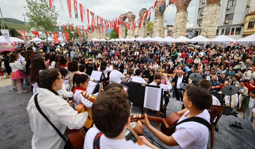 Efes Selçuk’ta 23 Nisan coşkusu: Çocuklar bayramlarını şenlikle kutladı