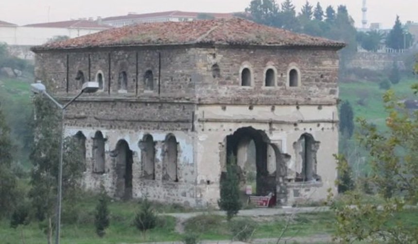 İzmir’de gizli kalan tarih: Bu kilise neden çürümeye terk edildi?