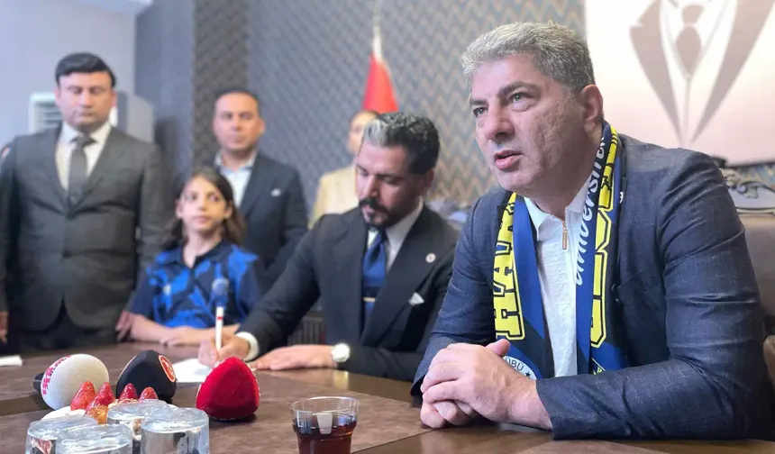 Hakan Safi'den Aziz Yıldırım'a gönderme: Dün ile yaşayamayız!