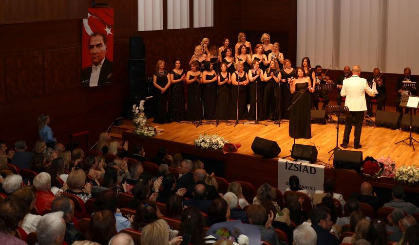 İZSİAD Türk Sanat Müziği Kadın Korosu’ndan vefa konseri