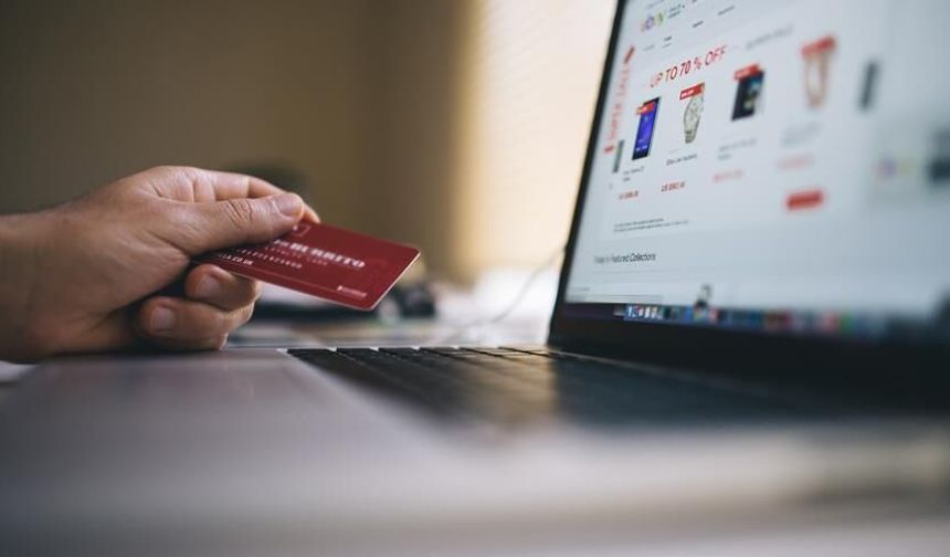 Reçeteli ilaçlara internetten satış düzenlemesi: Eczacılar Birliği Başkanı ayrıntıları açıkladı
