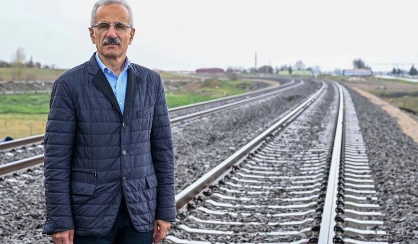 Uraloğlu’ndan YHT açıklaması: Ankara ve İstanbul’a 2 saat 15 dakika