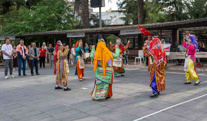 5'inci Bornova Halk Dansları Festivali coşkulu açılışla başladı