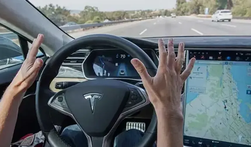 Tesla’nın oto pilotu yolu şaşırdı: Eve dalan araç 1 kişinin ölümüne sebep oldu!