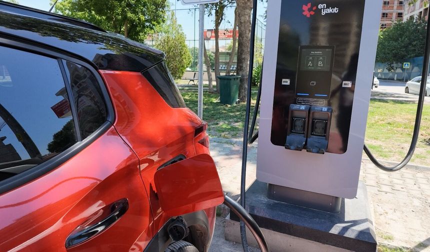 Bayraklı’da elektrikli araçlar için yeni şarj noktaları hizmete açıldı