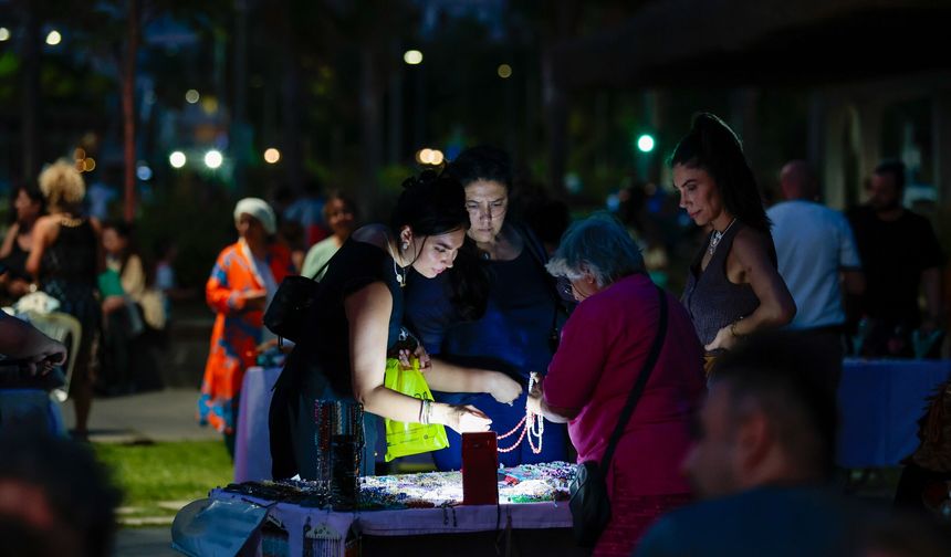 Gece Kermesi Konak'ta yeniden başladı: Başkan Mutlu'dan İzmirlilere davet