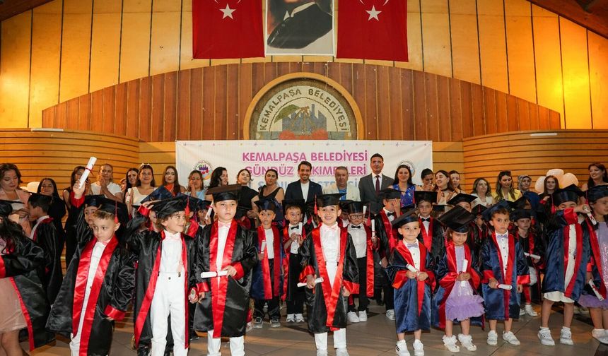 Kemalpaşa'da minikler mezuniyet coşkusu yaşadı