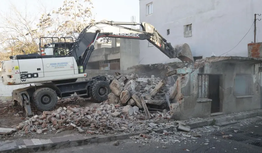 Konak Belediyesi düğmeye bastı… 47 kaçak yapı yıkılacak
