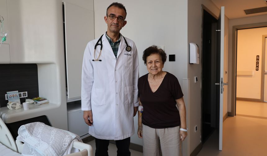 80 yaşındaki hasta ameliyatsız kapak operasyonuyla sağlığına kavuştu