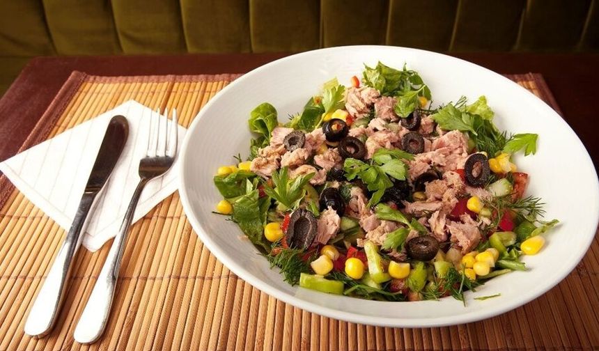 Diyette olanlar bu tarifi kaçırmasın: Ton balıklı salata!