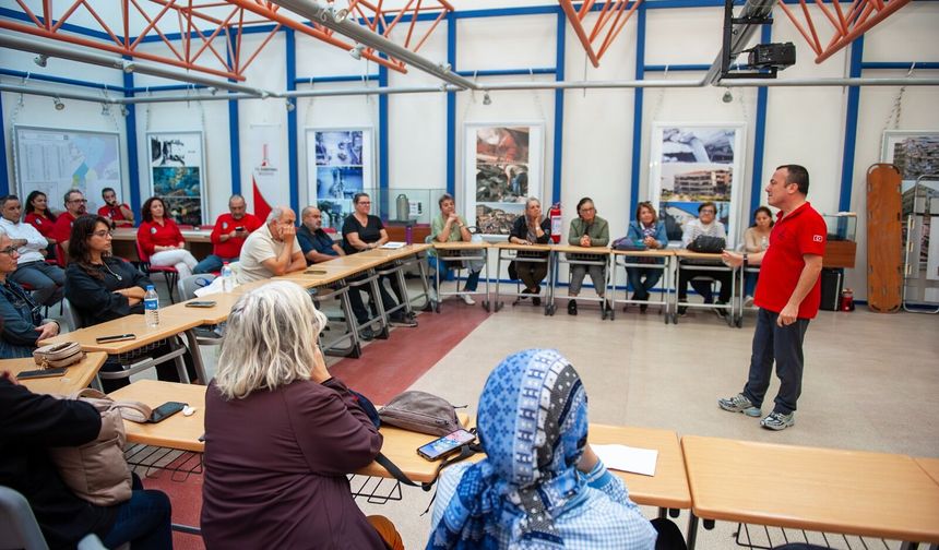 Karşıyaka’da 576 kişi afet gönüllüsü oldu: Yeni dönem başvuruları açıldı