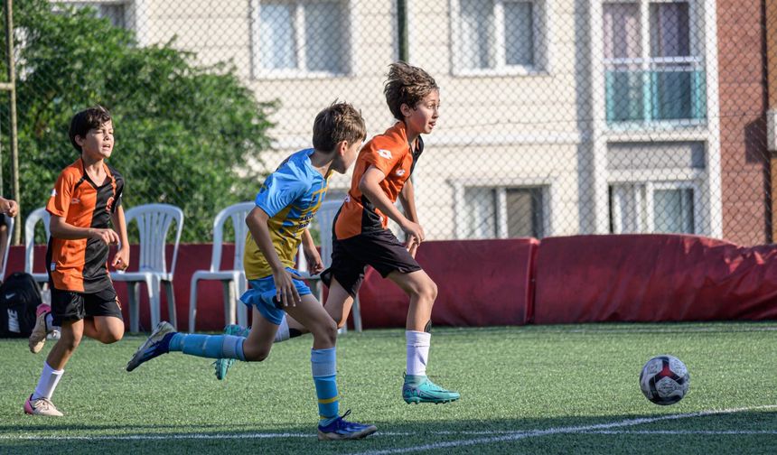 Bayraklı’da 80 takım karşı karşıya… U-12 Cup heyecanı başladı