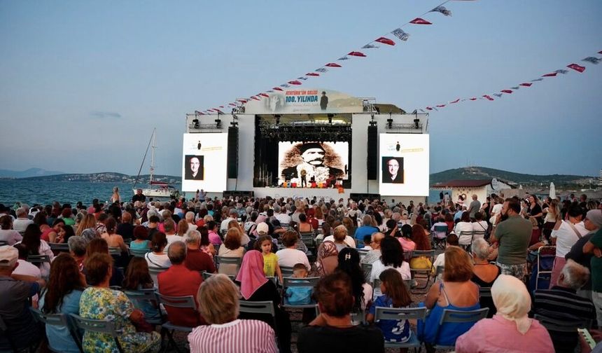 Çeşme'de 100.Yıl gururu: Ata'nın ziyareti dolu dolu etkinliklerle anıldı