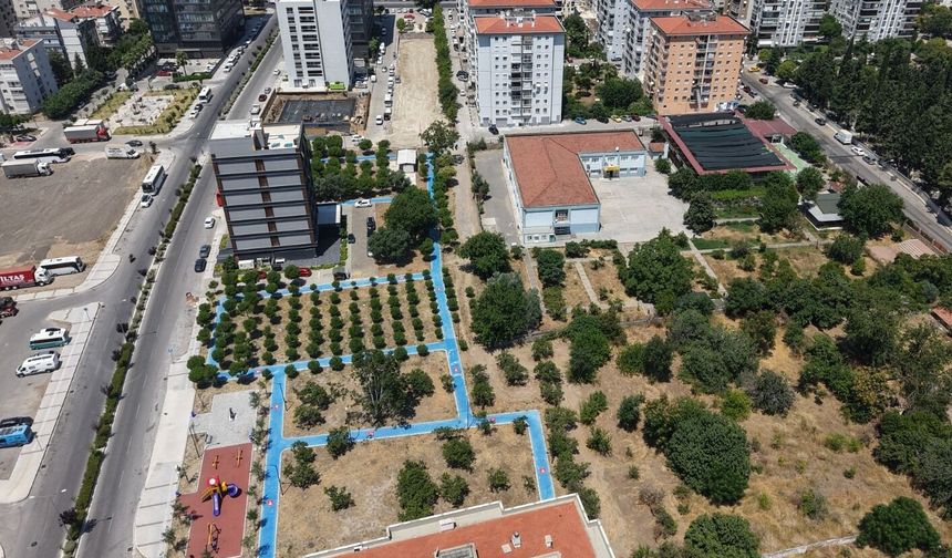 Bayraklı'da her yaşa hitap eden park açıldı