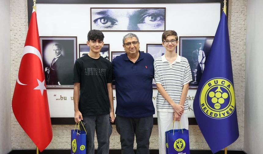 Buca Belediyesi'nin Dijital Dershanesi iki Türkiye birincisi çıkardı