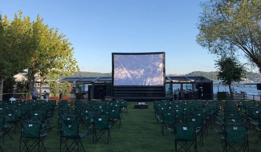 Bayraklı’da sinema keyfi: Neşeli Günler ve Buz Devri açık havada izlenecek