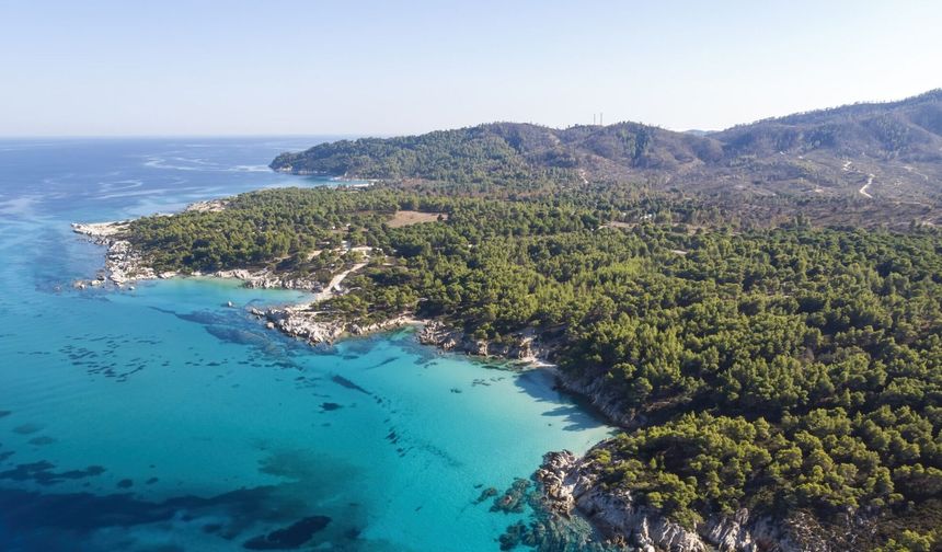 İzmir'e sadece 1,5 saat… Turkuaz koylarıyla büyüleyen cennetten bir köşe!
