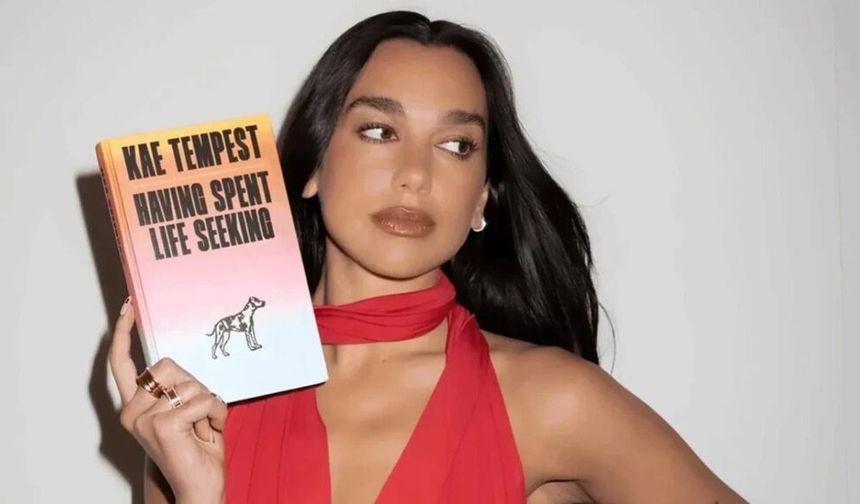 Dua Lipa'nın yeni projesi: Yasaklı kitaplar kütüphanesi!
