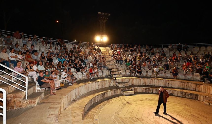 Efes Selçuk'ta ‘Haybeden Gerçeküstü Aşk’ rüzgarı: İzleyiciden tam not aldı