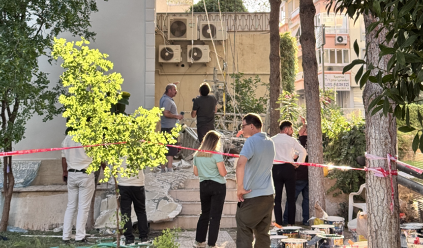 İnşaat iskeleti çöktü: 3 kardeş işçi yaralandı