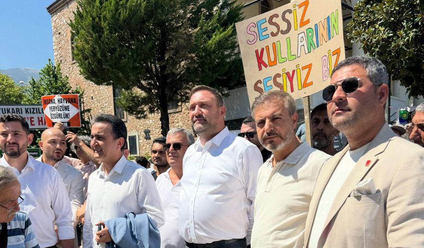 CHP İzmir’den Yukarıkızılca çıkarması: Başkan Gümrükçü ‘madene hayır’ mitingine katıldı!