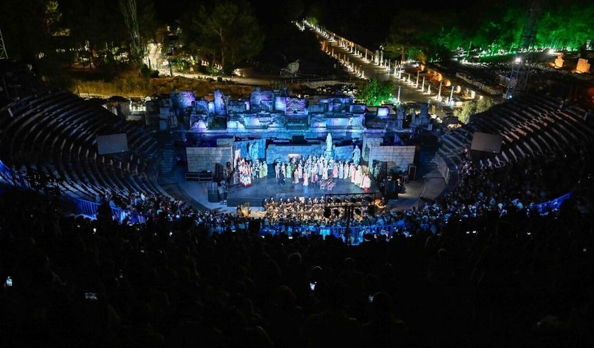Efes’teki görkemli festival Tosca ile sona erdi