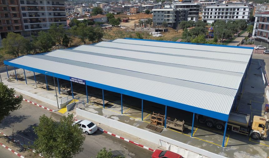 Kemalpaşa'da Ulucak Pazaryeri yeni yüzüyle hizmete açıldı