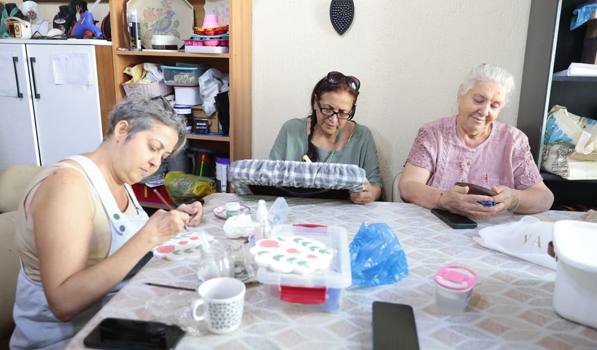 Konak’ta hayata açılan kapı… 66 yaşında yeniden üretmeye başladı