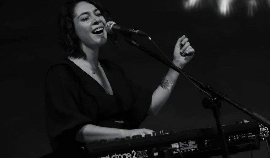Seda Balcı, ilk kişisel albümü ‘Cebimdeki Hikâyeler’ ile kendi müzik hafızasının kapısını aralıyor