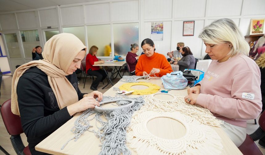 Gaziemir'de kadınlar için Semtevleri’nde kış dönemi kursları başlıyor