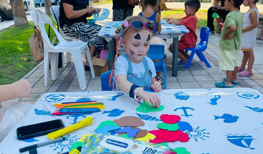 Konak'ta 'Mutlu Çocuklar Sokağı' etkinliği eğlenceli görüntülere sahne oldu