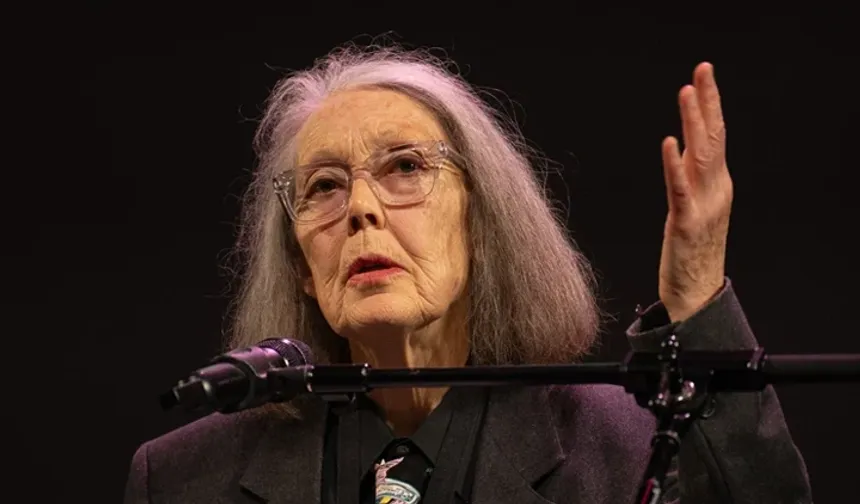 Nobel Edebiyat Ödülü'nün sahibi Anne Carson