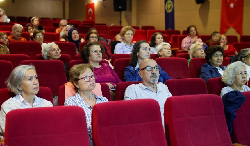 Buca’da 3. Yaş Üniversitesi’nin ilk ders zili çaldı: Daha sağlıklı ve aktif bir yaşam