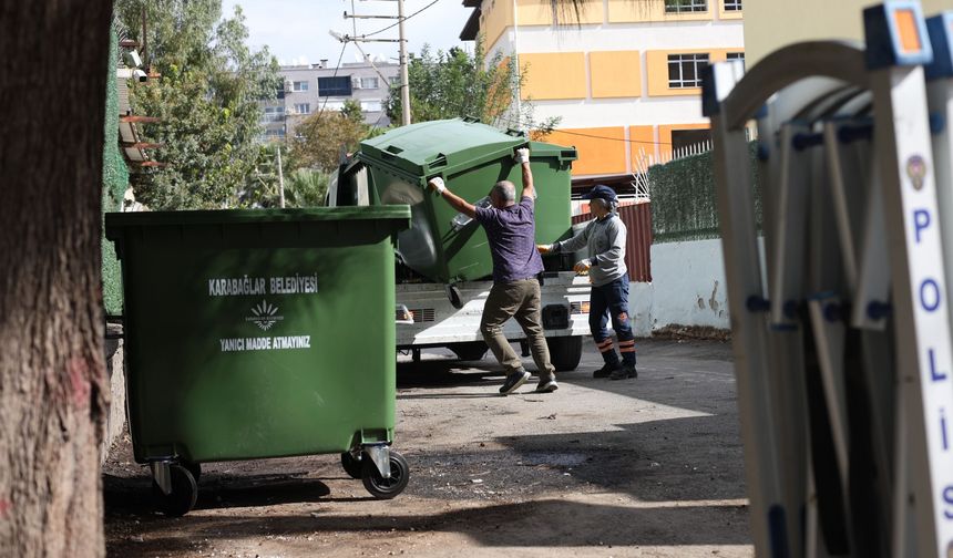 Karabağlar'da 58 mahallenin konteynerları yenileniyor