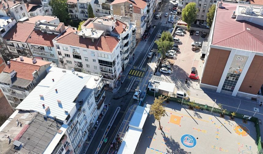 Konak’ta önemli çalışma… Beş okulun bulunduğu sokak sil baştan