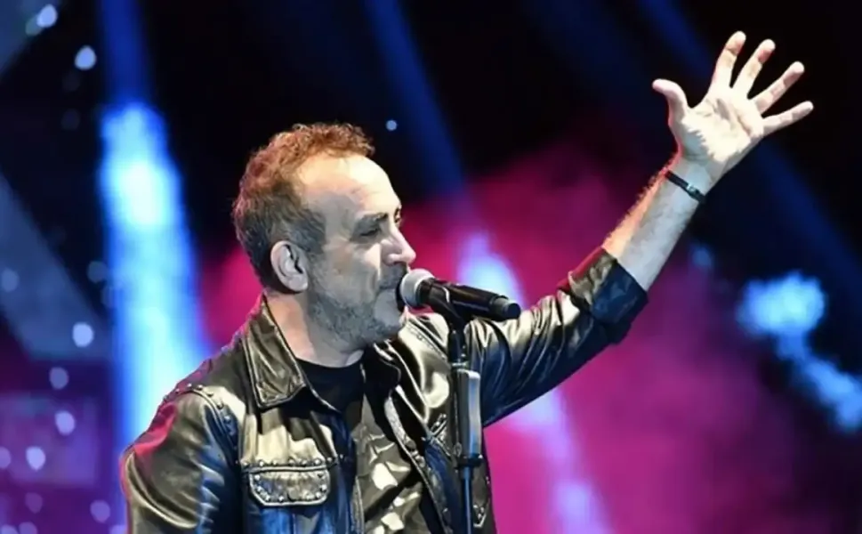 Haluk Levent sahnede fenalaştı: Konseri yarıda bırakmak zorunda kaldı