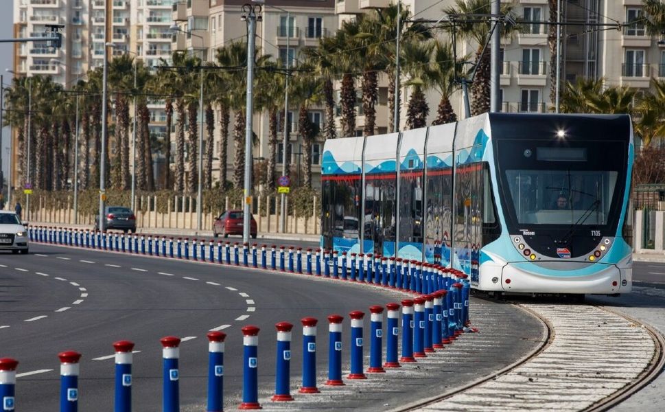 İzmir’de tramvay kazası: Seferler değişti!