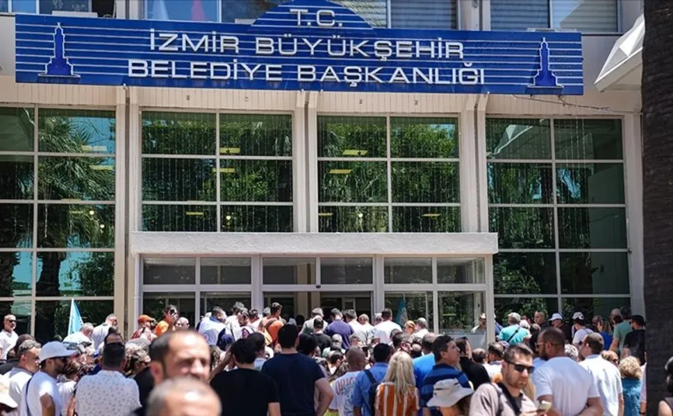 İzmir Büyükşehir’de örgütlü sendikadan açıklama: Geriye dönük alacaklar gecikebilir