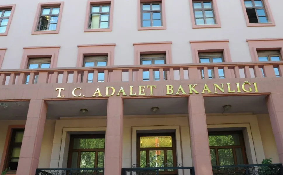 Akın Gürlek duyurdu: Adalet Bakanlığı 15 bin personel alacak